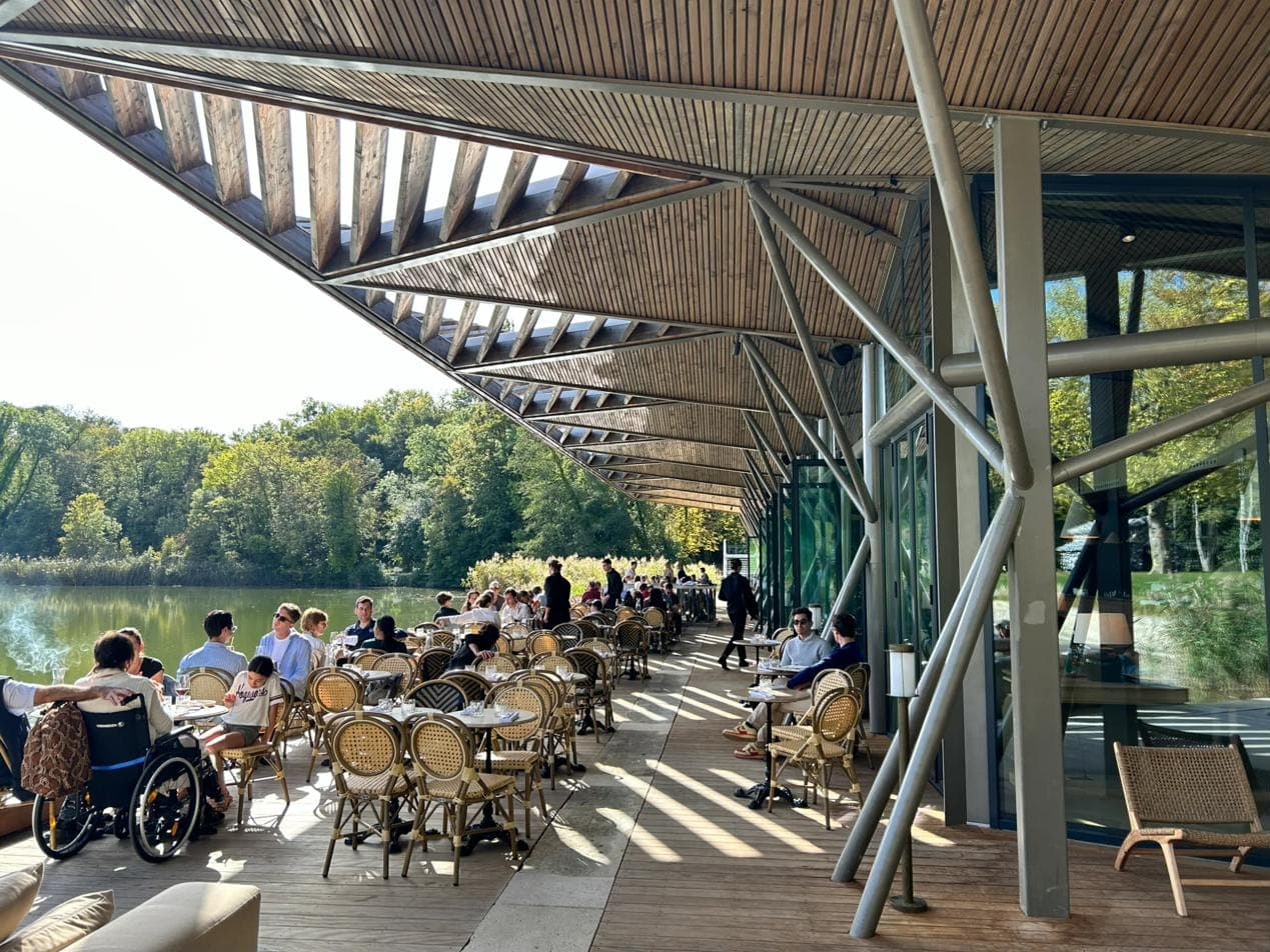 Hangar Y — terrasse couverte du restaurant — Meudon (92)